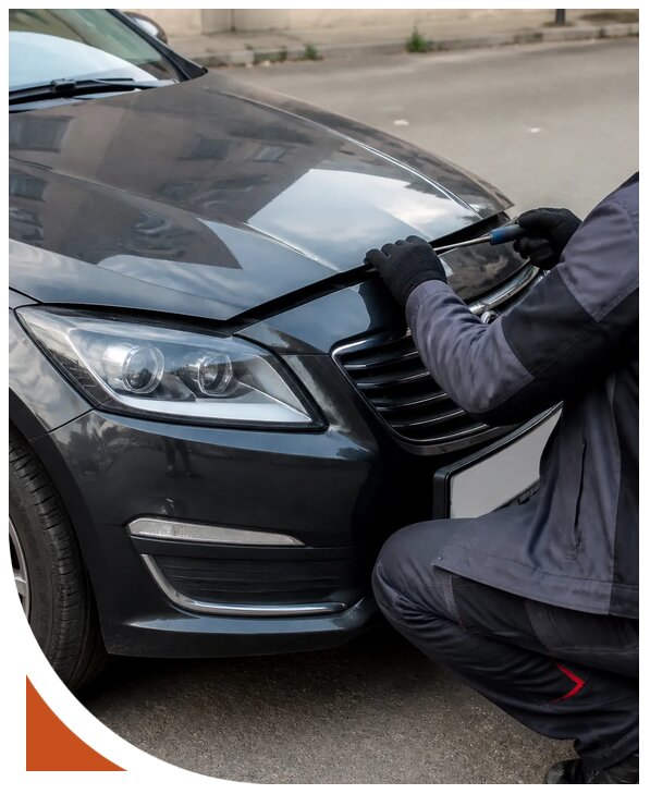 Вскрытие капота автомобиля в Устях-Илимске от 2600 р. | Разлок-Сть